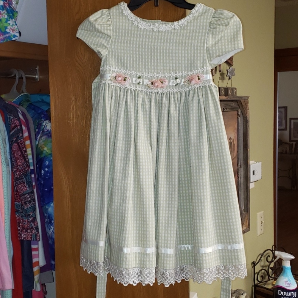 Super adorable girls dress